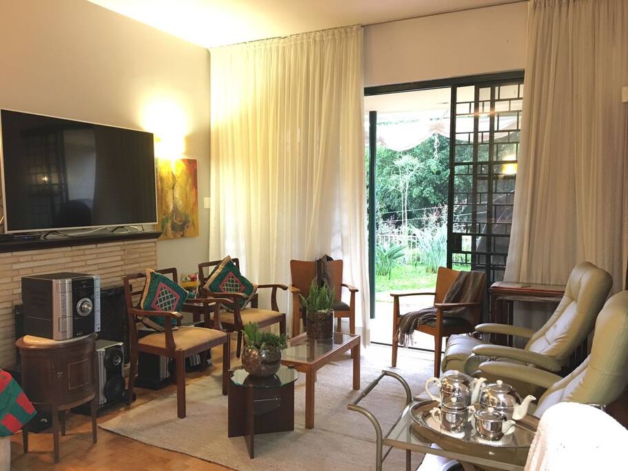 Sala de estar ampla e confortável