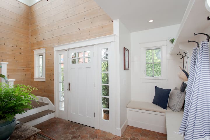 Venice Beach Escape – Big + Bright + Easy Parking gallery image 4