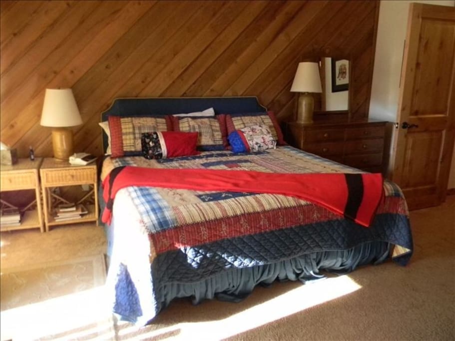 Master king bedroom with ensuite bath.