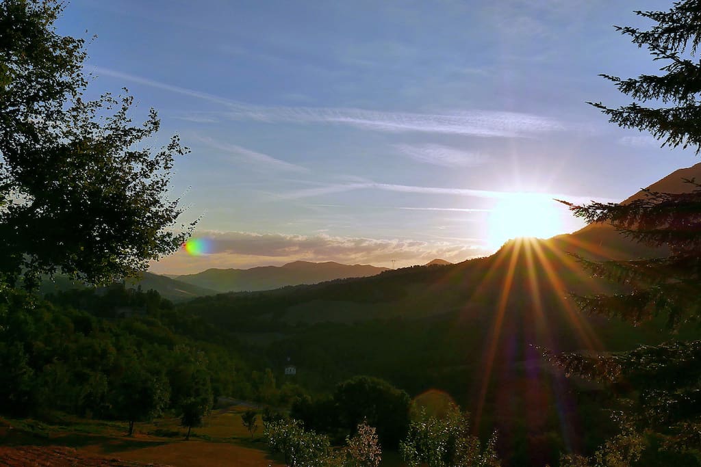 Il sole e' nuovo ogni giorno....attendendo l'alba dal terrazzo di Ca' dla Gina