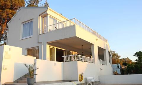 New luxury house with spectacular sea view & pool