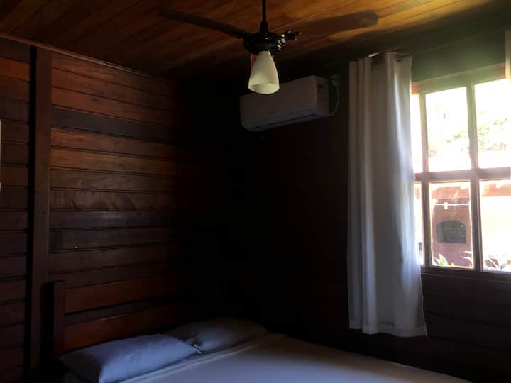 Quarto 2 com ar - مكيف.