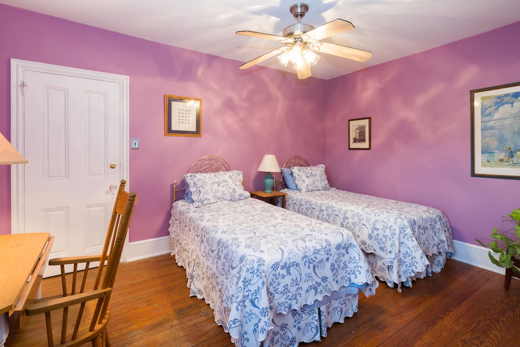 For friends, family members or any un-connected couple, these twin beds await you.