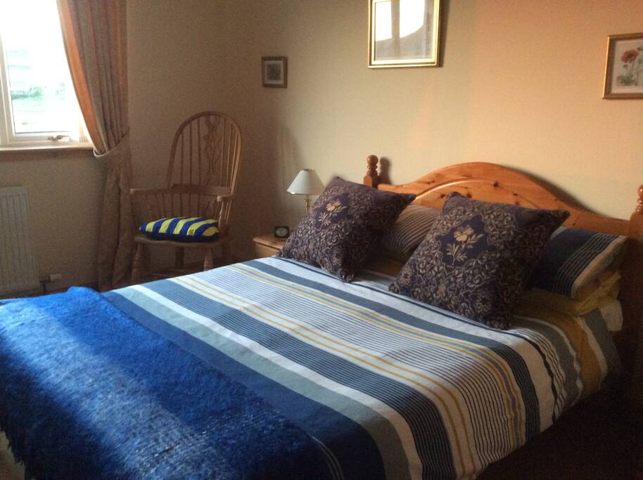 Guest room.