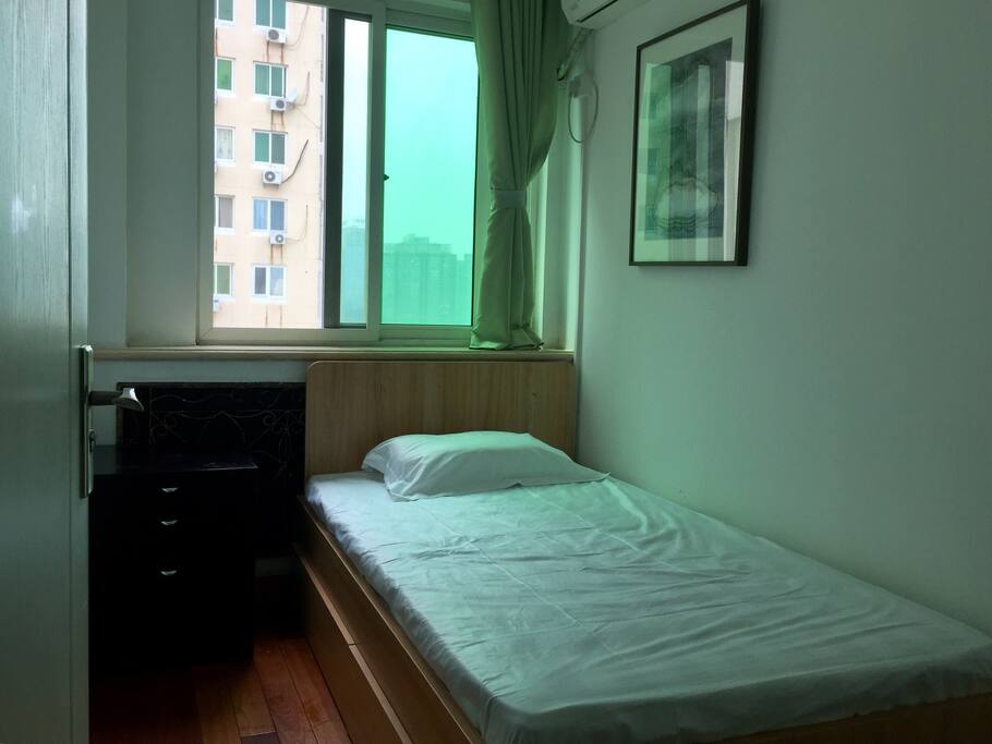 迷你单身公寓一个单人床single bed room