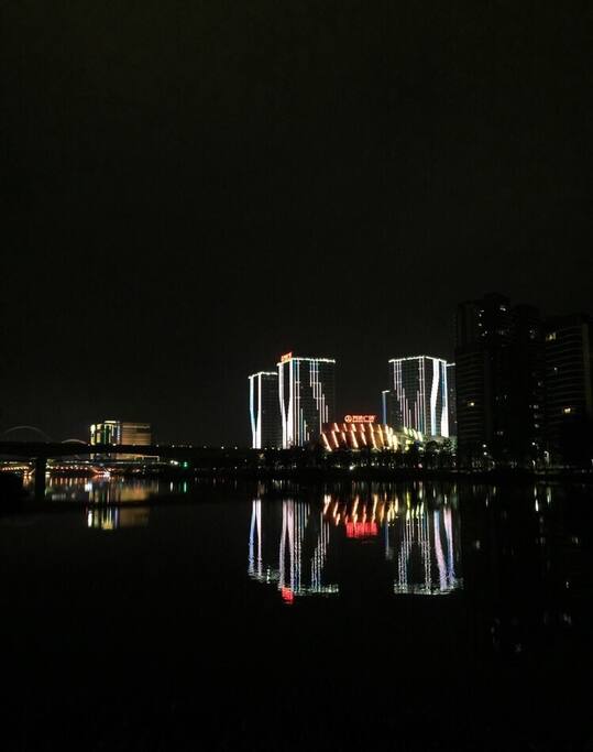 小区外1公里多的万达夜景