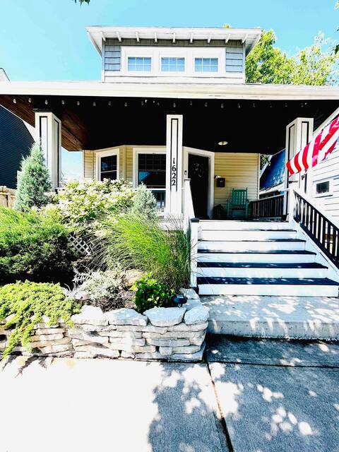 Cozy Cottage in the Heart of Lakewood