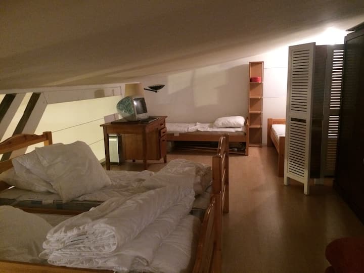 Мецанин со кревети