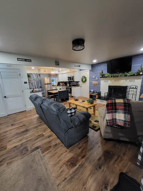 Cozy Mountain House Retreat close to State Parks.