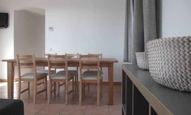 Apartament amb terrassa, piscina i aparcament