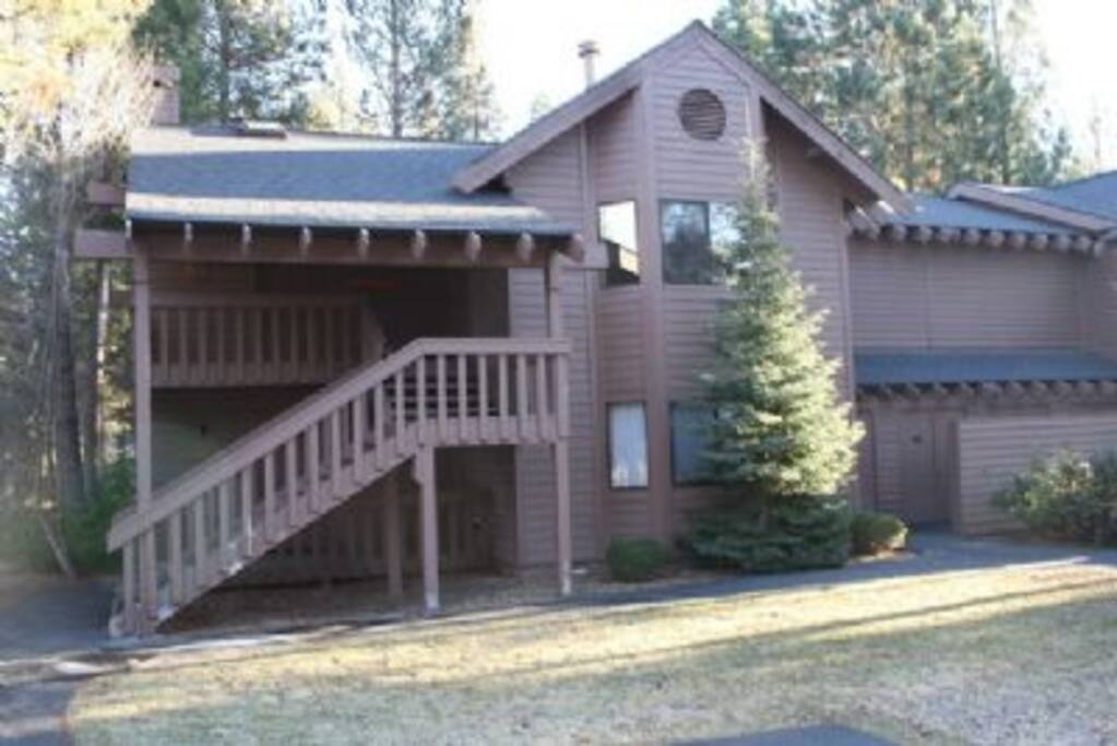 Building,Cottage,Downtown,Neighborhood,Town