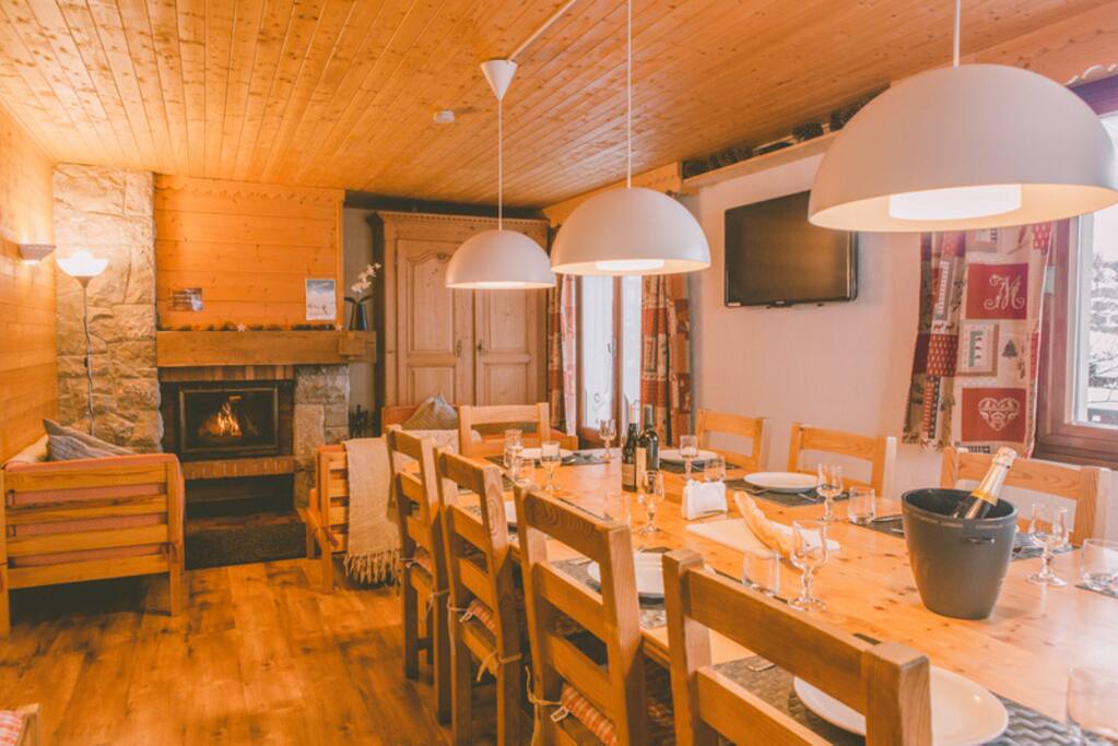 Dining Room with cosy Lounge
