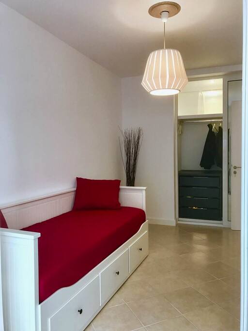 Single bed with pull-out bed that accommodate (max.) 2 weary travelers