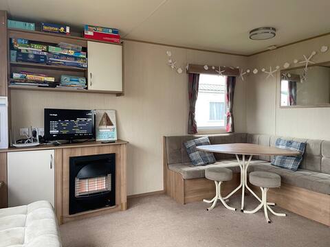 3 bedroom caravan- family friendly park with pool