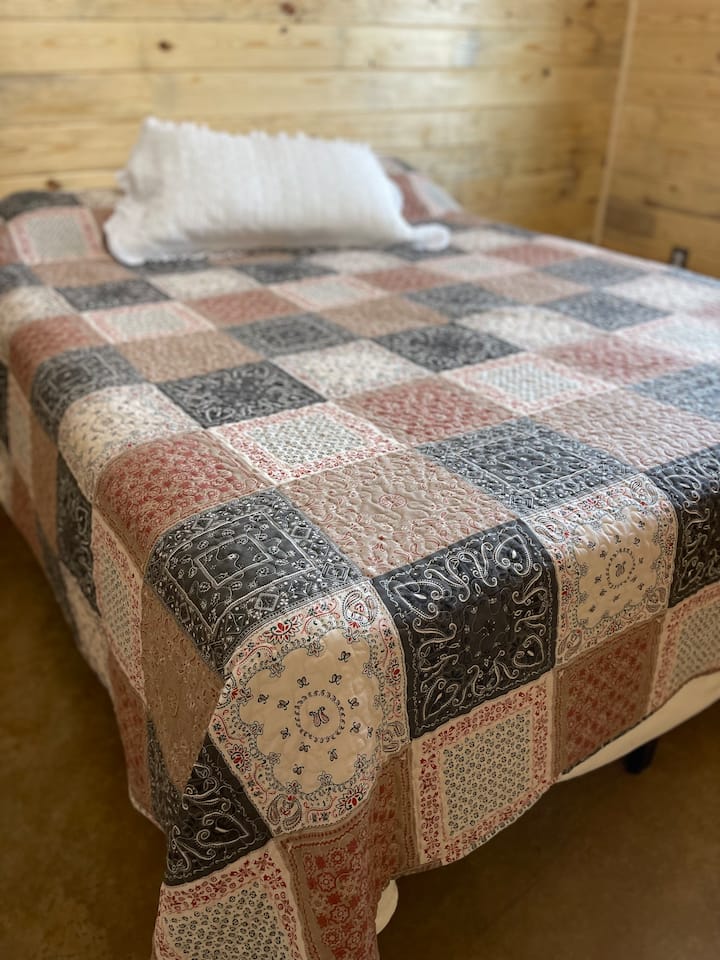 Queen bedroom #2