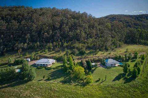 Gypsy Willows Luxury Hunter Valley Property, Pools
