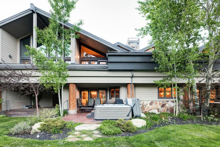 Deer Valley View at Fawngrove – 3BR/3BA Villa