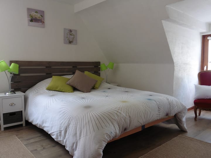 Spavaća soba: 1 bračni krevet 1,40m