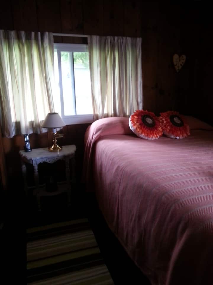 Chumba kikuu cha kulala, ukubwa wa malkia.