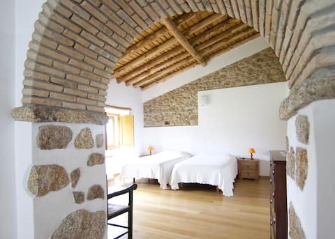 Monte Raza Farmhouse