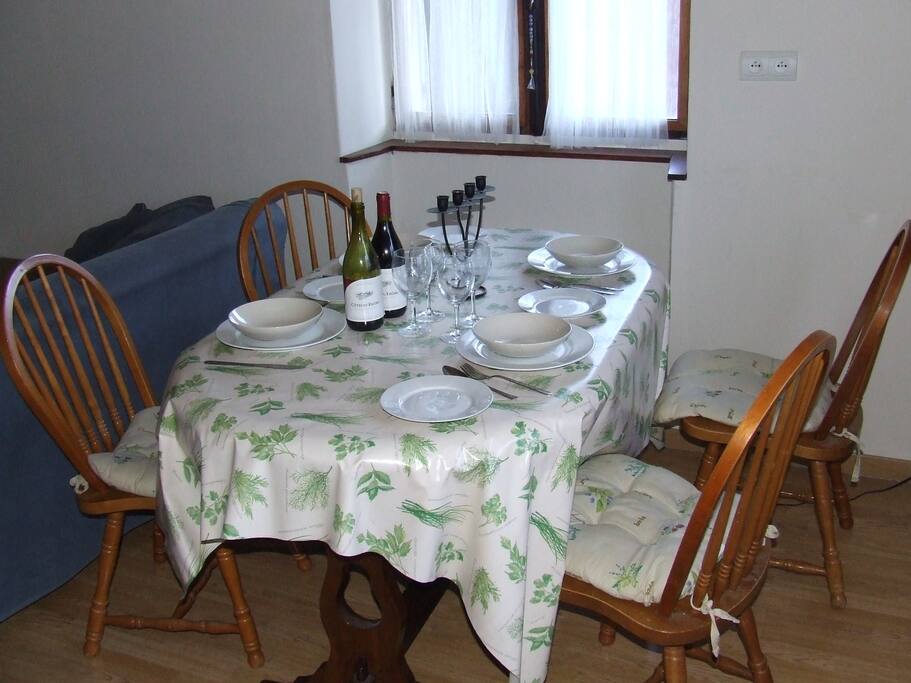 Dining for up to 8 people
