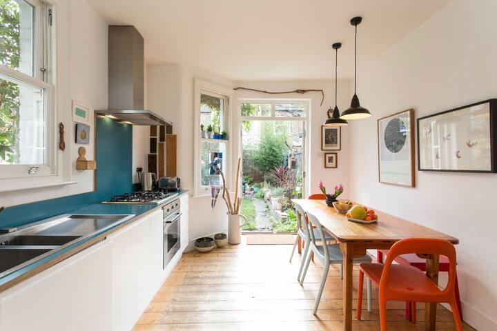 Edwardian 5 bed house in Clapton gallery image 2