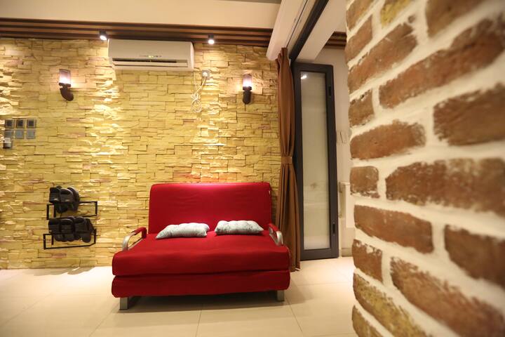 T1AB廟街夜市，3房，市中心，佐敦站A出口4分鐘，交通方便，廚房，即熱熱水器，油麻地,自助入住 gallery image 2