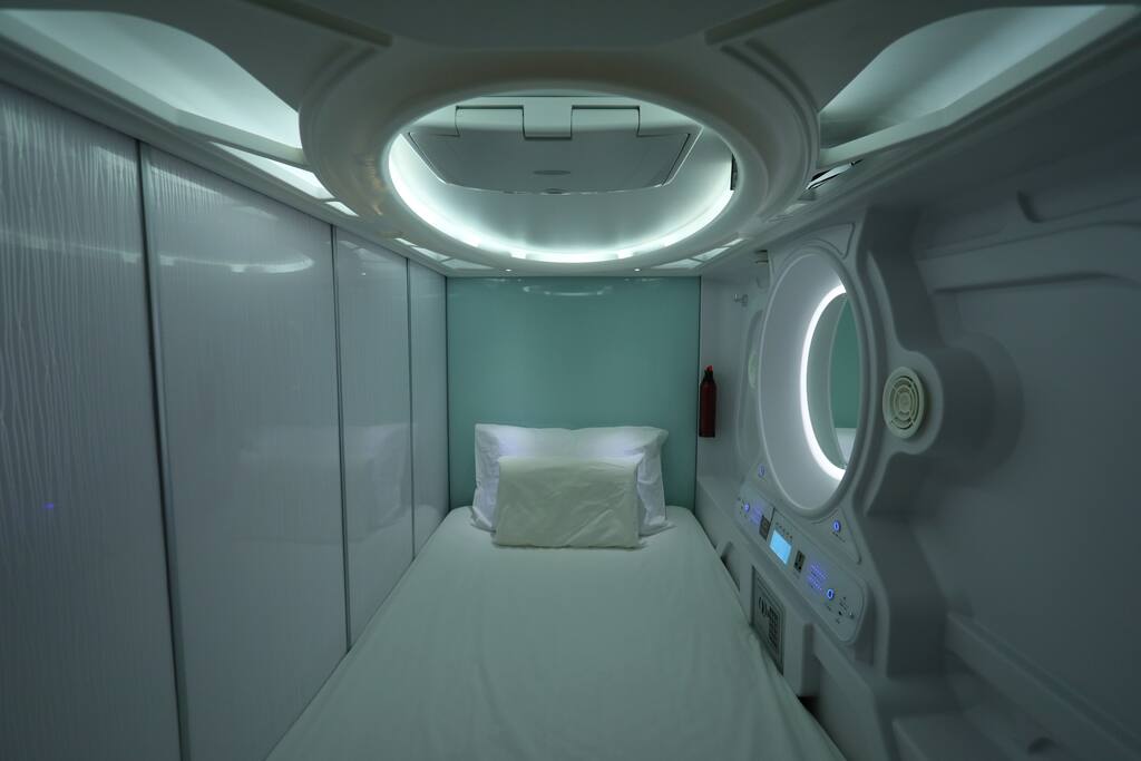 Reminds me of TRON. Them rings mostly :P