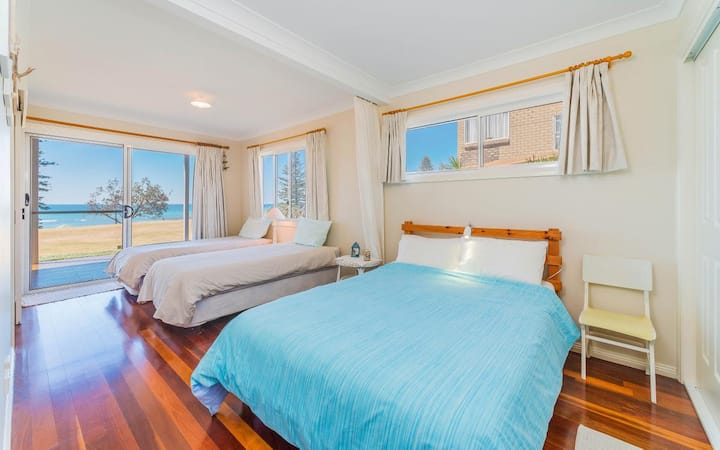 ห้องนอนชั้นล่าง