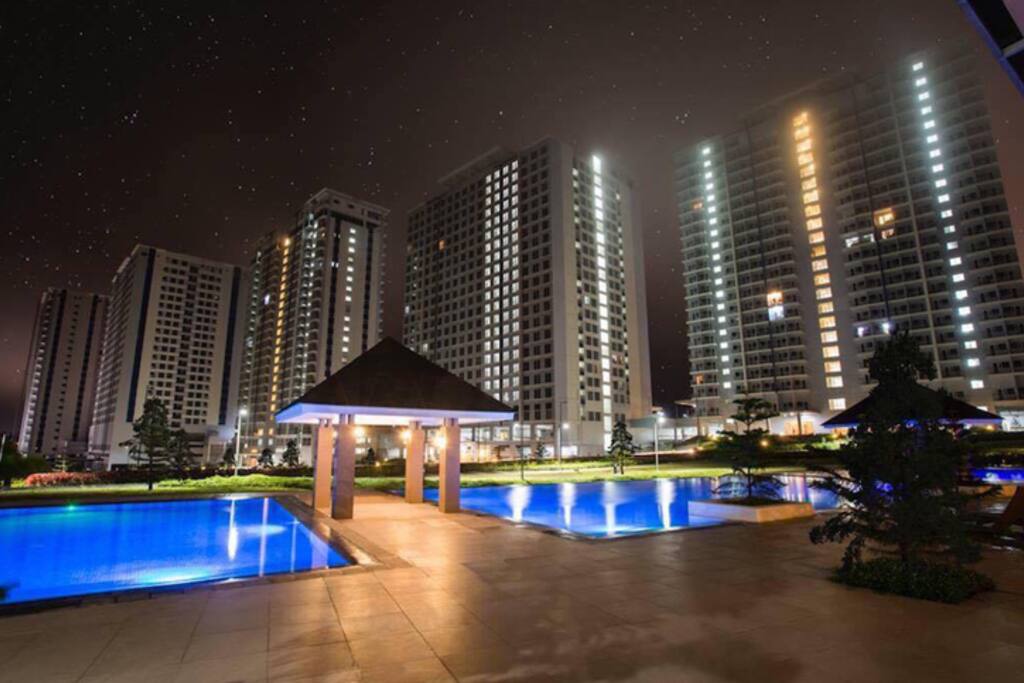 Night at swimming pool