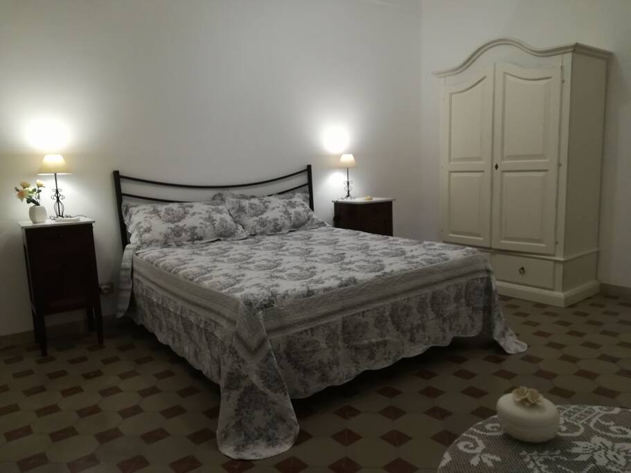 Camera 1: matrimoniale