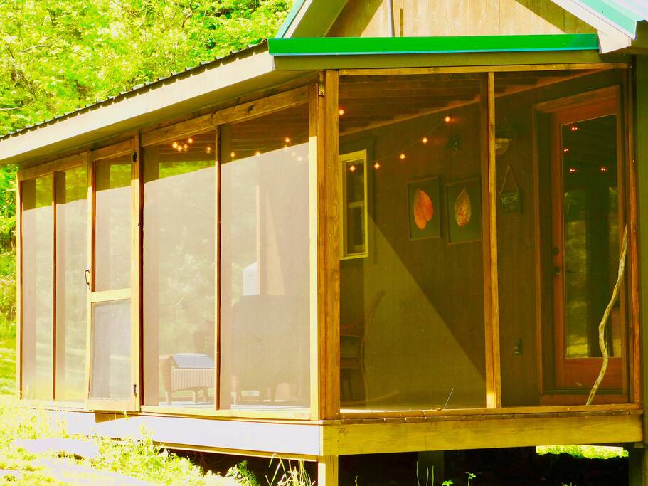 Unwind insect-free on the spacious screened-in porch.