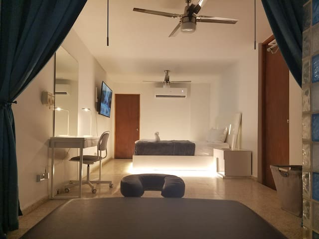 Perfect apartment for layover, close to airport