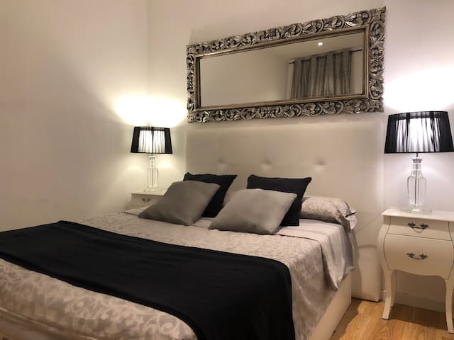 Room “Elegance” in Barcelona centrum.