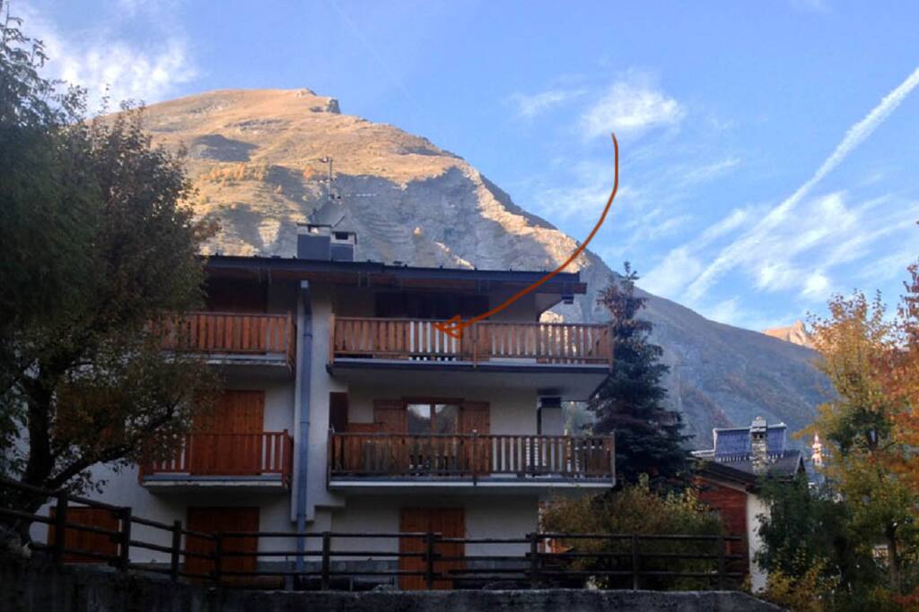 l'appartamento al secondo piano con grande balcone