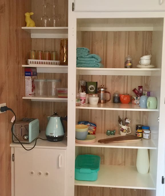 Cereals, toast, eggs and spreads