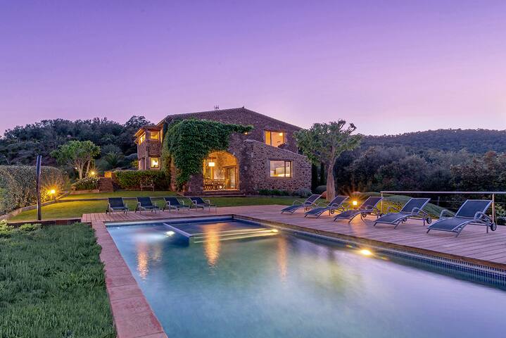 Gorgeous Catalan Villa with stunning views gallery image 5