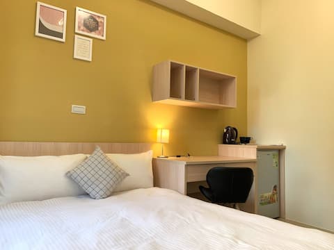 There is a balcony window to the outside!Taichung's Preferred Accommodation ~ Near Yizhong Street ~