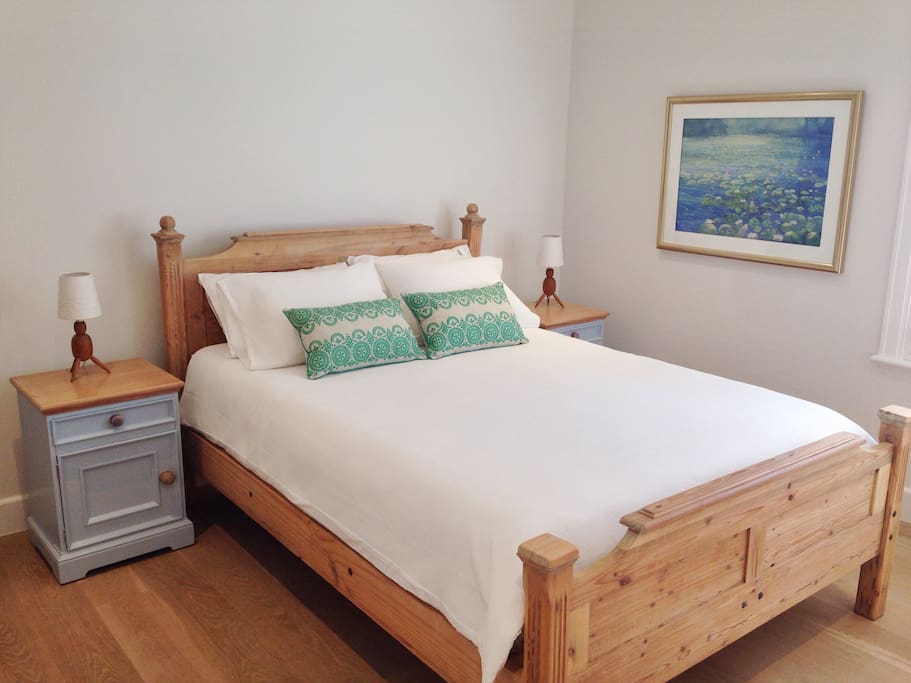 Queen size bed