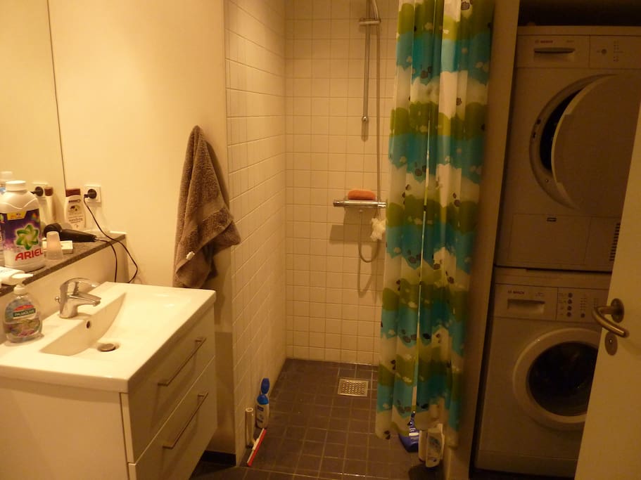 Fully equiped bathroom washer and dryer at your disposal :)