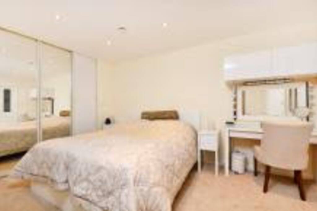 King Size Bed, Dressing table