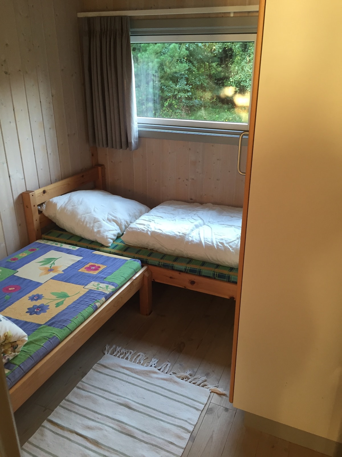 3号卧室设有两张1米宽单人床