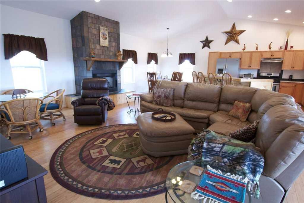 An Easy Open Layout - Thanks to the open floor plan, from the kitchen you can keep an eye on the kids at the dining table or foll