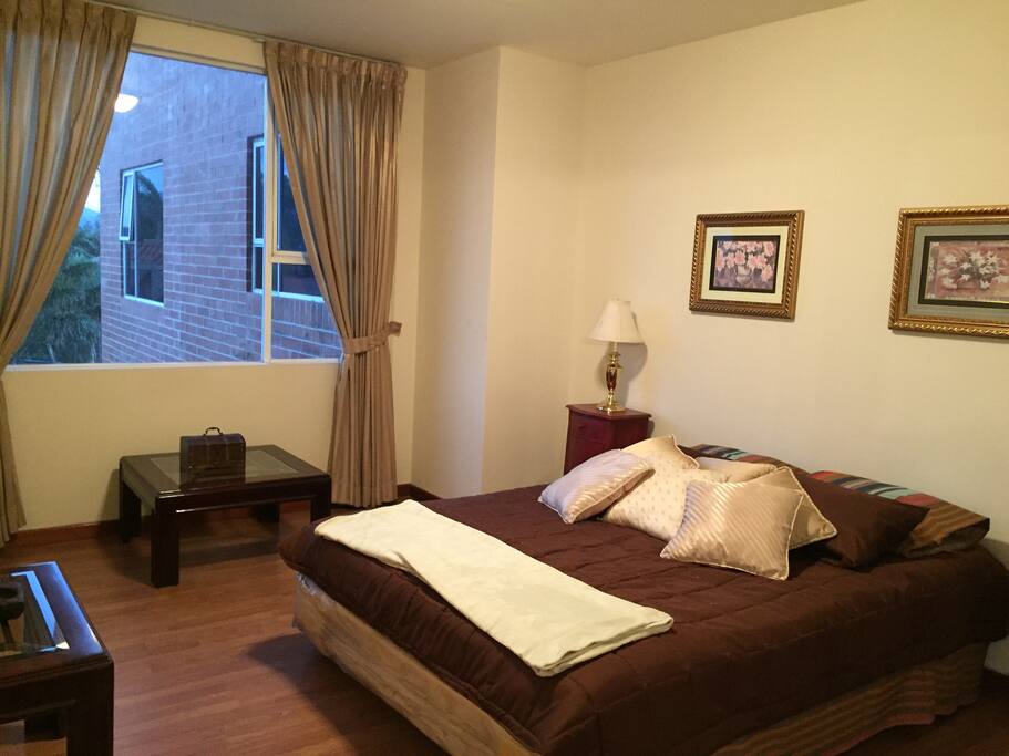 Room/Cuarto