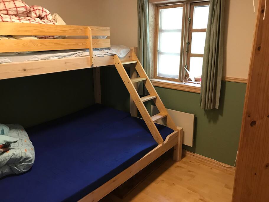Soverom med familiekøye