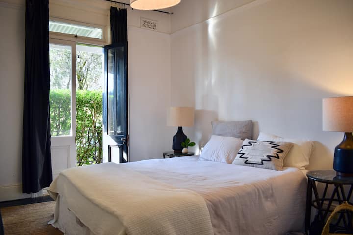Historic 2 Bedroom Home In North Sydney - Sydney
