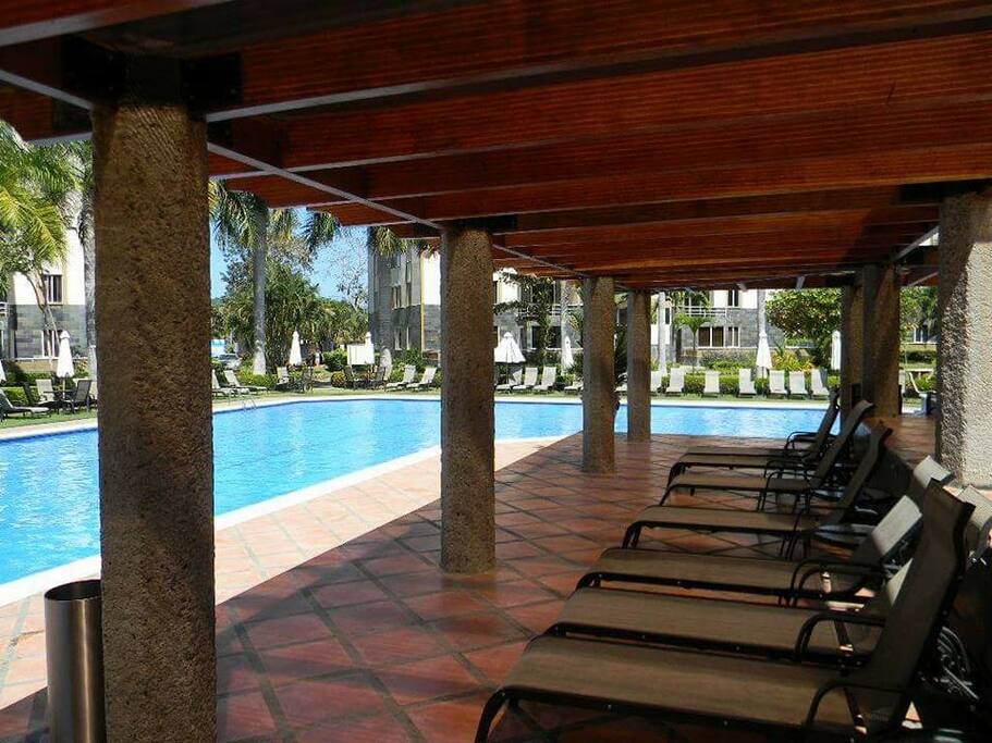Espectacular Piscina! Y Deck! Muy seguro!
Espectacular Pool and deck, very safe!