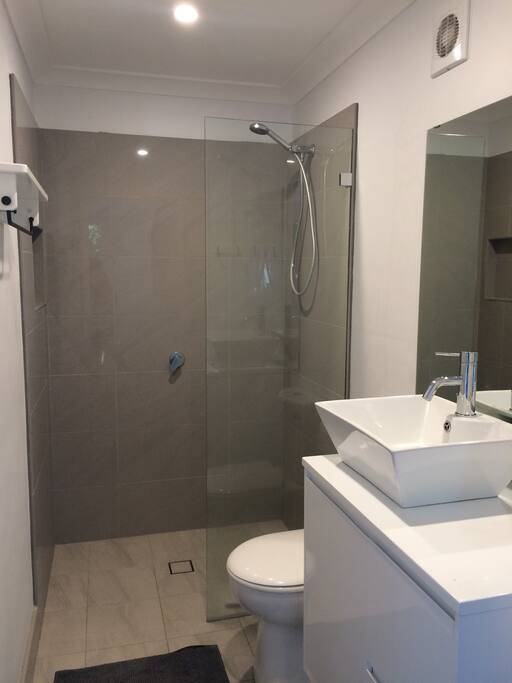 Beautiful resort like bathroom with towels provided.