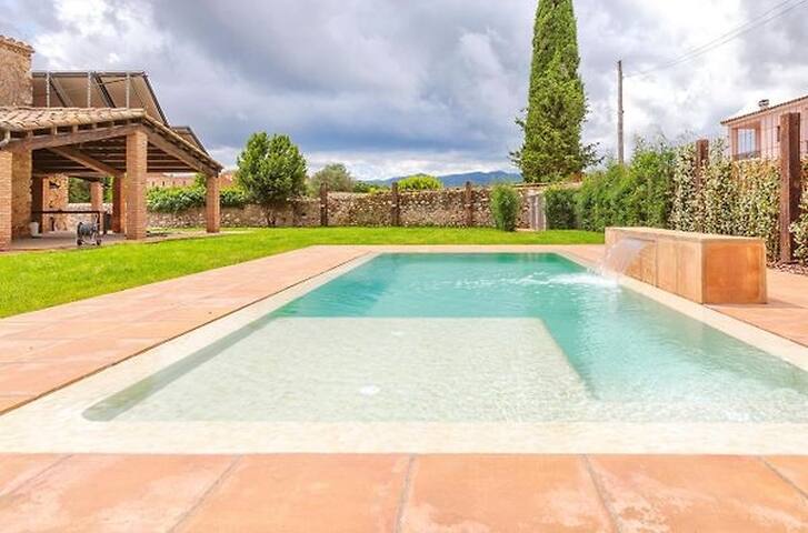 Espléndida Masía con piscina cerca de Girona gallery image 3