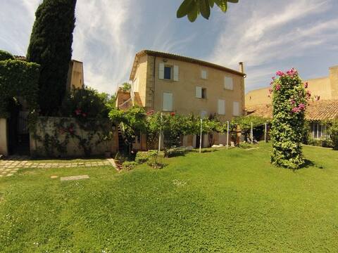 Clos Eugénie, family home with pool!